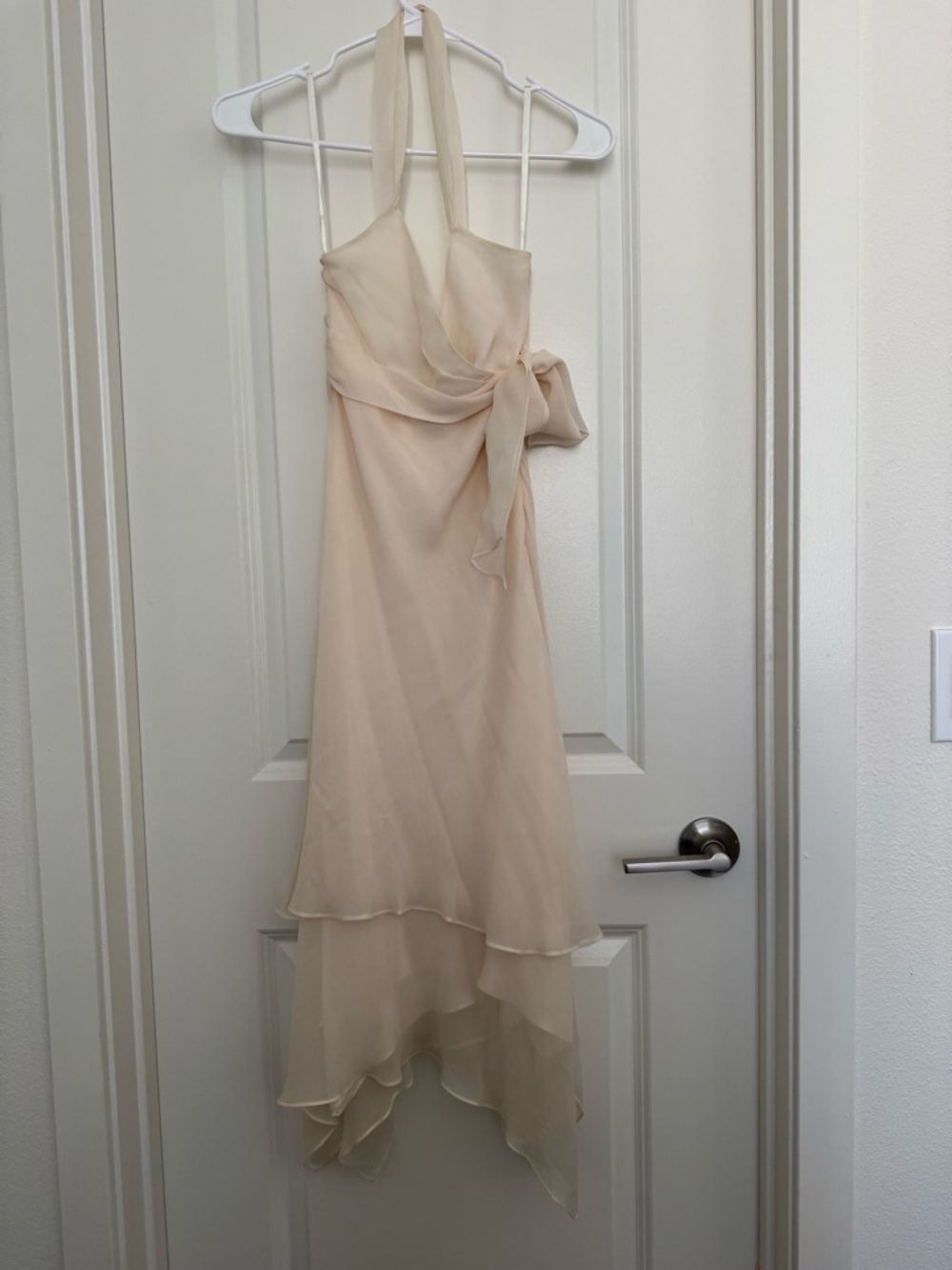 Elegant Cream Tiered Halter-Tie Women’s Dress